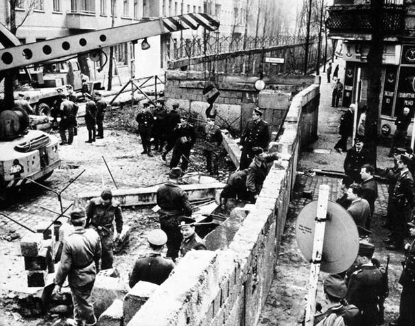 Berlin Wall Construction